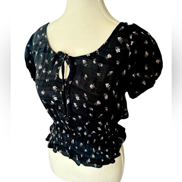 American Eagle Outfitters top, cropped & elasticised waist,  blk floral, Sz SM - Picture 2 of 9
